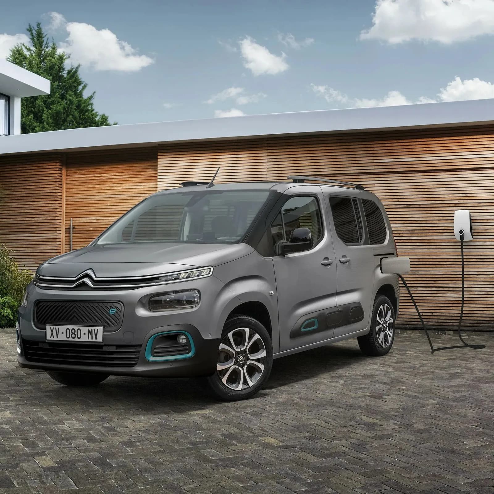 История Citroen: французский характер и смелые решения