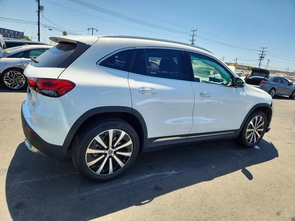 MERCEDES-BENZ GLA 250 — фото 3