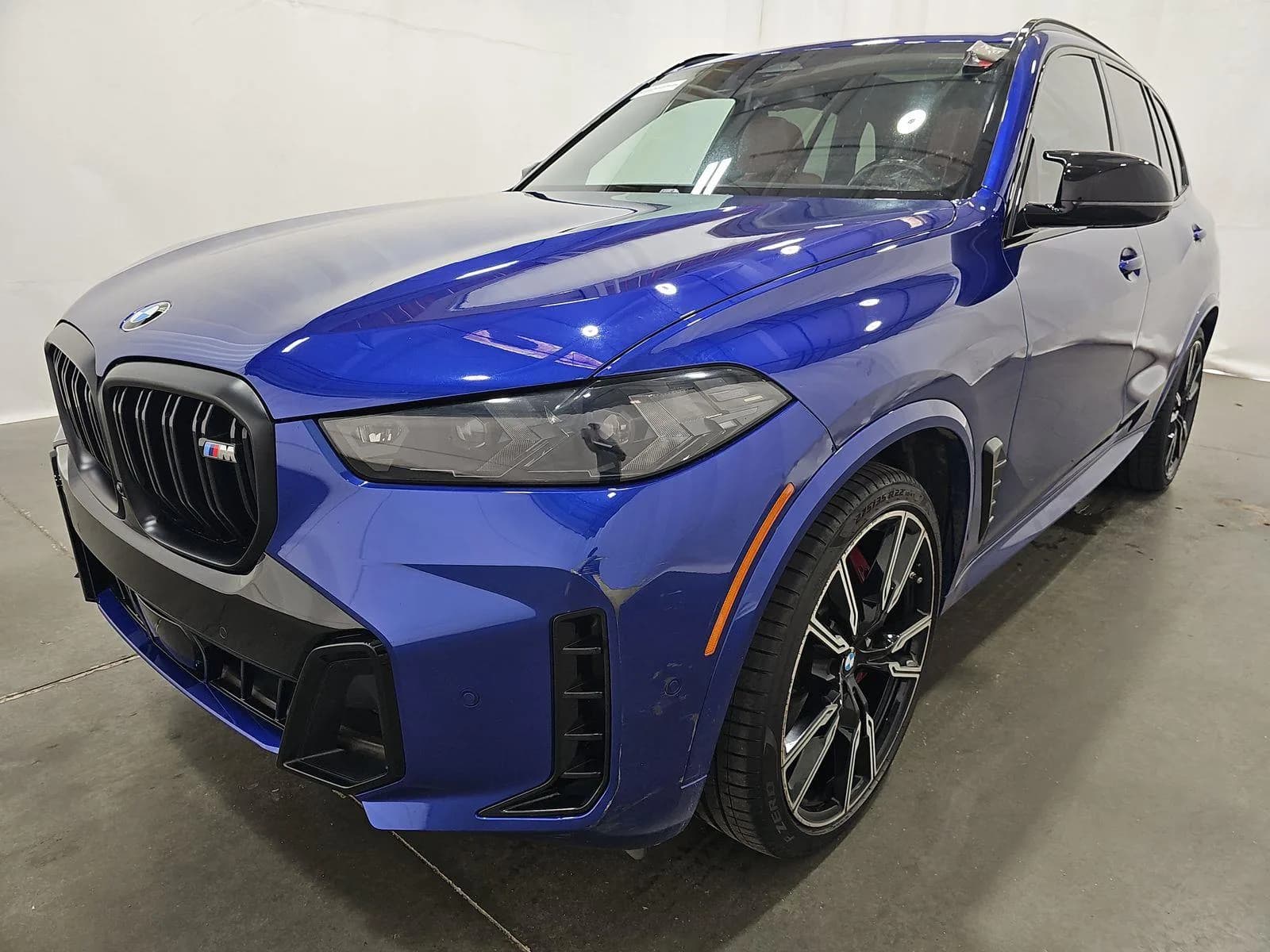 BMW X5 M60i xDrive — фото 1