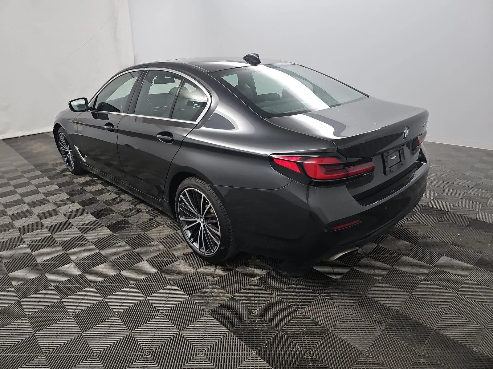 BMW 5 Series 530i — фото 4