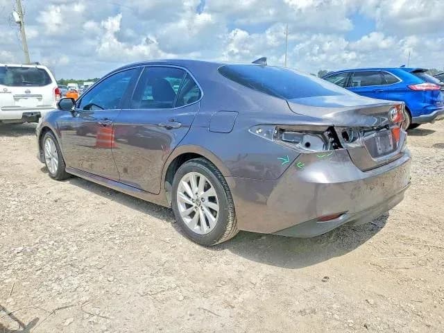 TOYOTA CAMRY Le — фото 2