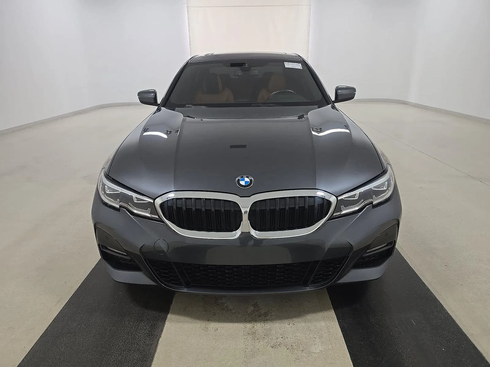 BMW 3 Series 330i — фото 5