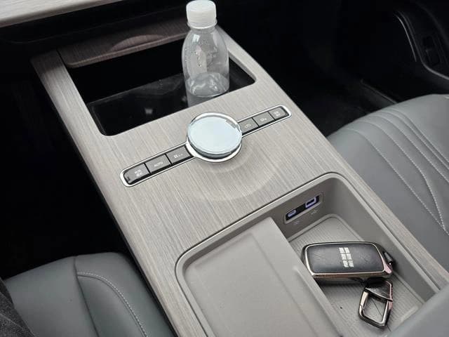 Geely Galaxy E8 2WD Dragon Edition
