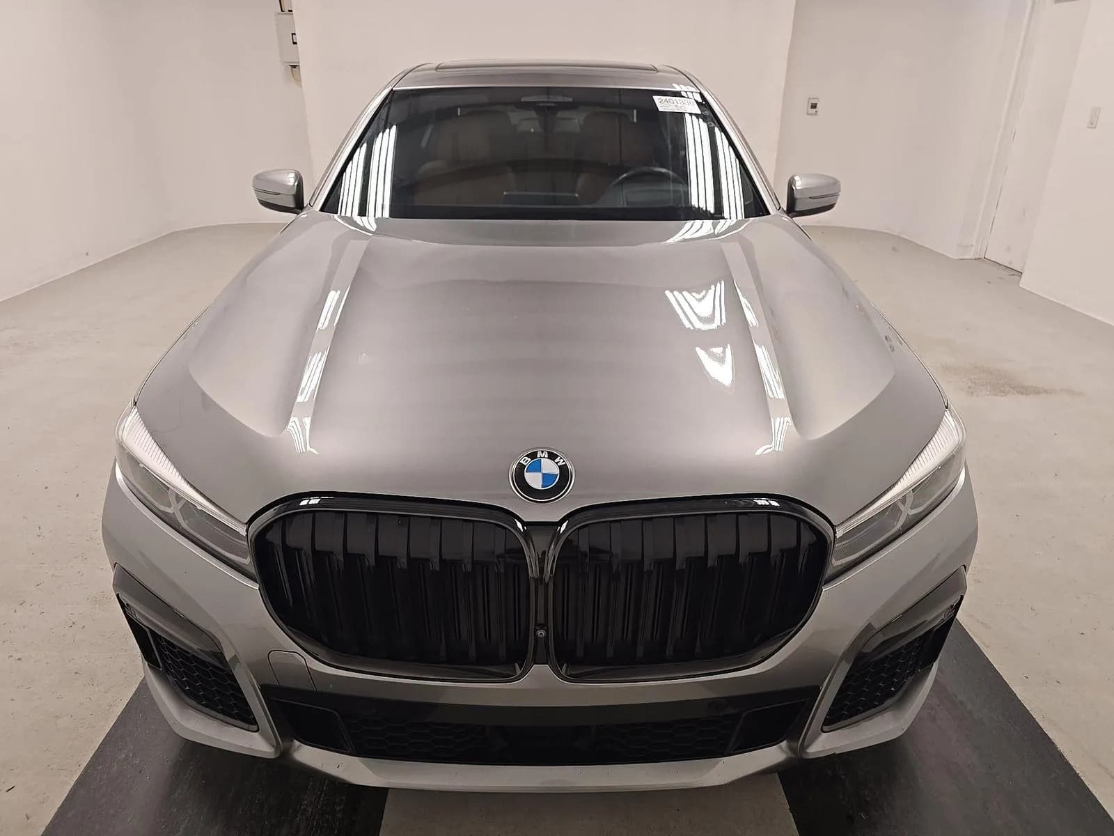 BMW 7 Series 740i — фото 2
