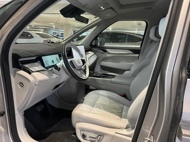 Volvo EM90 Ultra