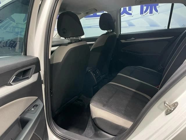 Volkswagen Golf 200TSI DSG Pro