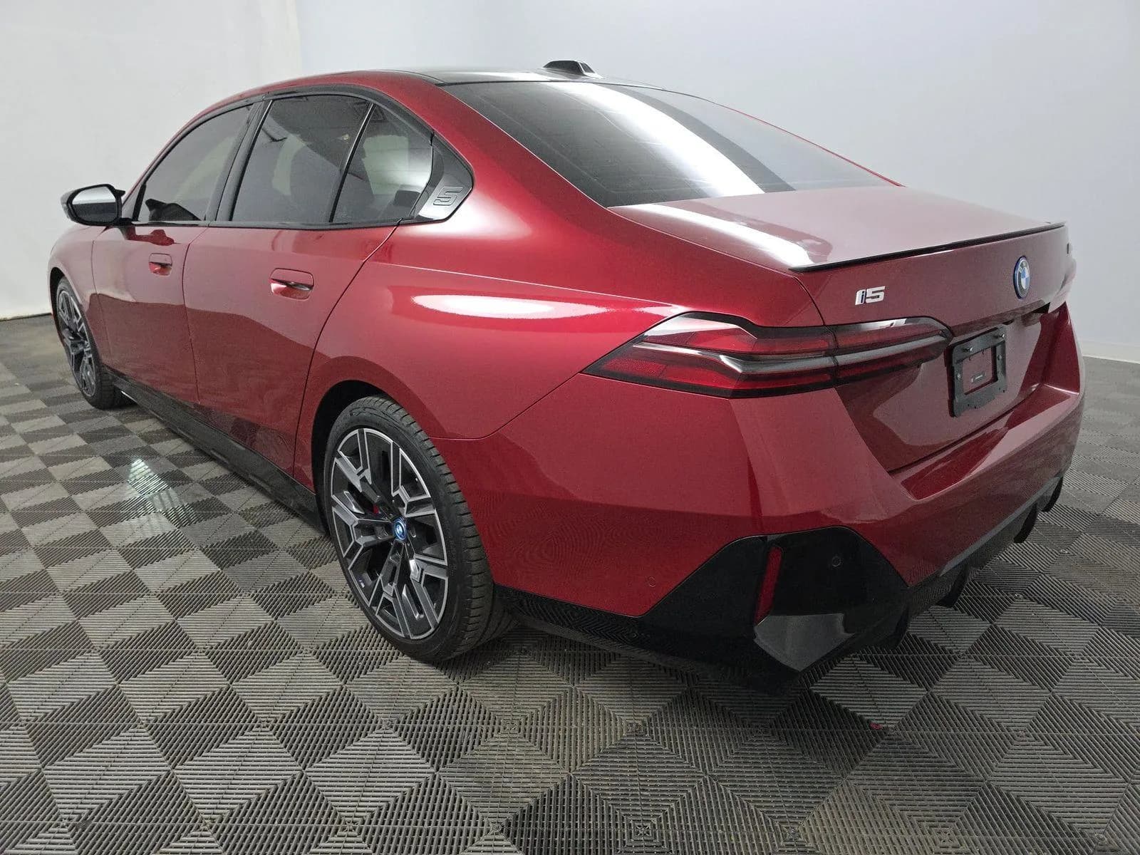 BMW i5 M60