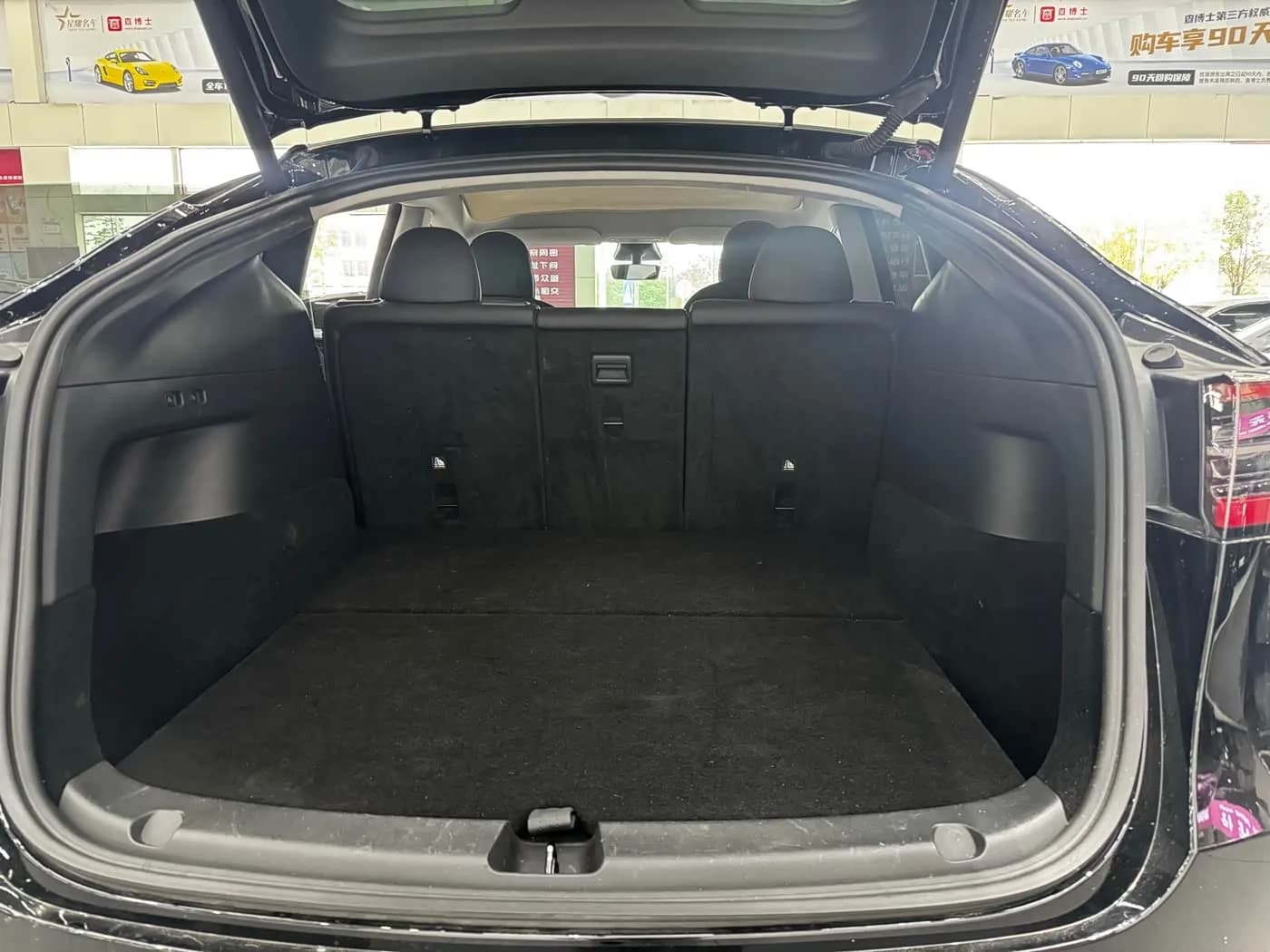 Tesla Y Long Range All-Wheel Drive 3D7