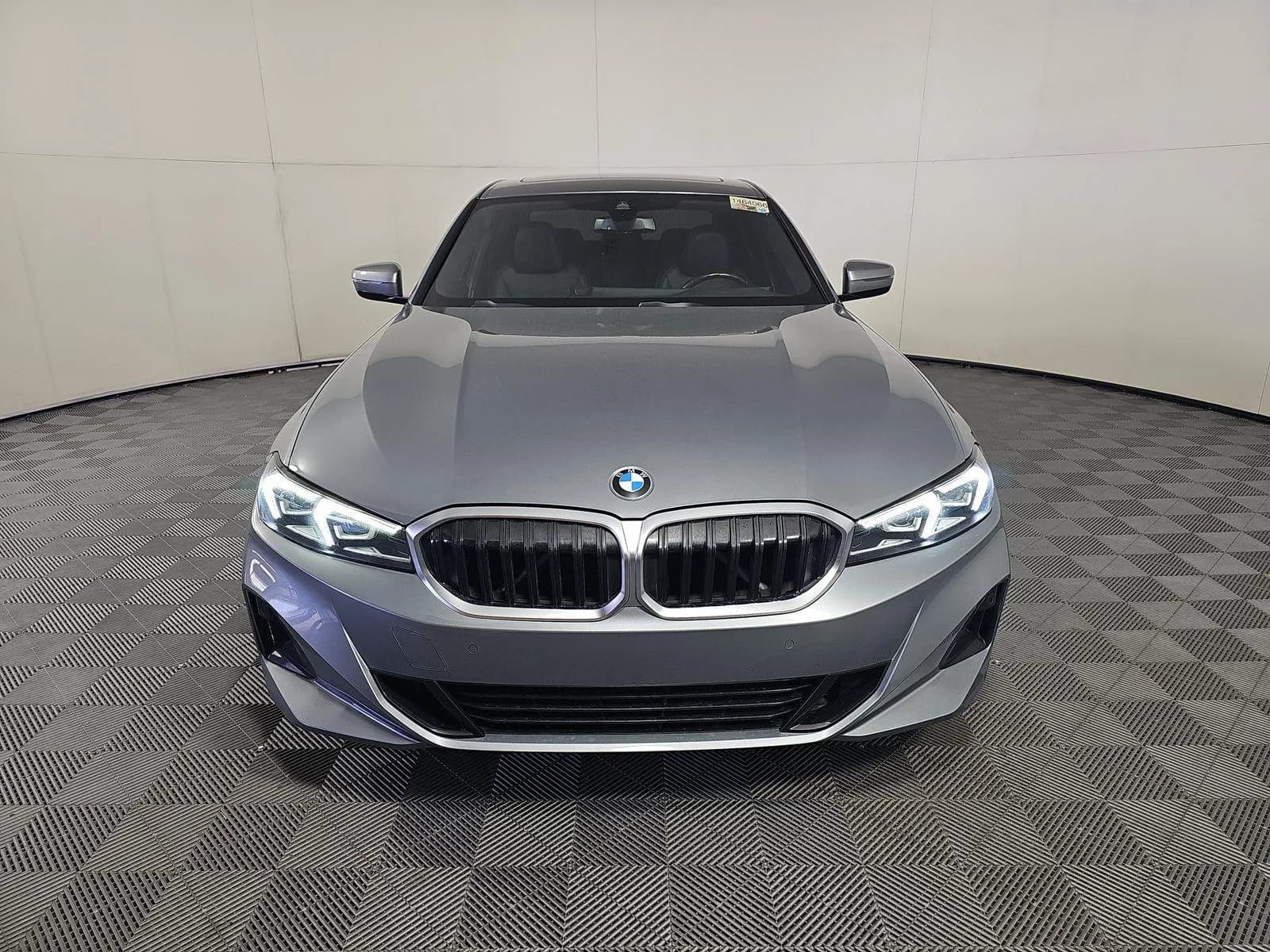 BMW 3 Series 330i — фото 2