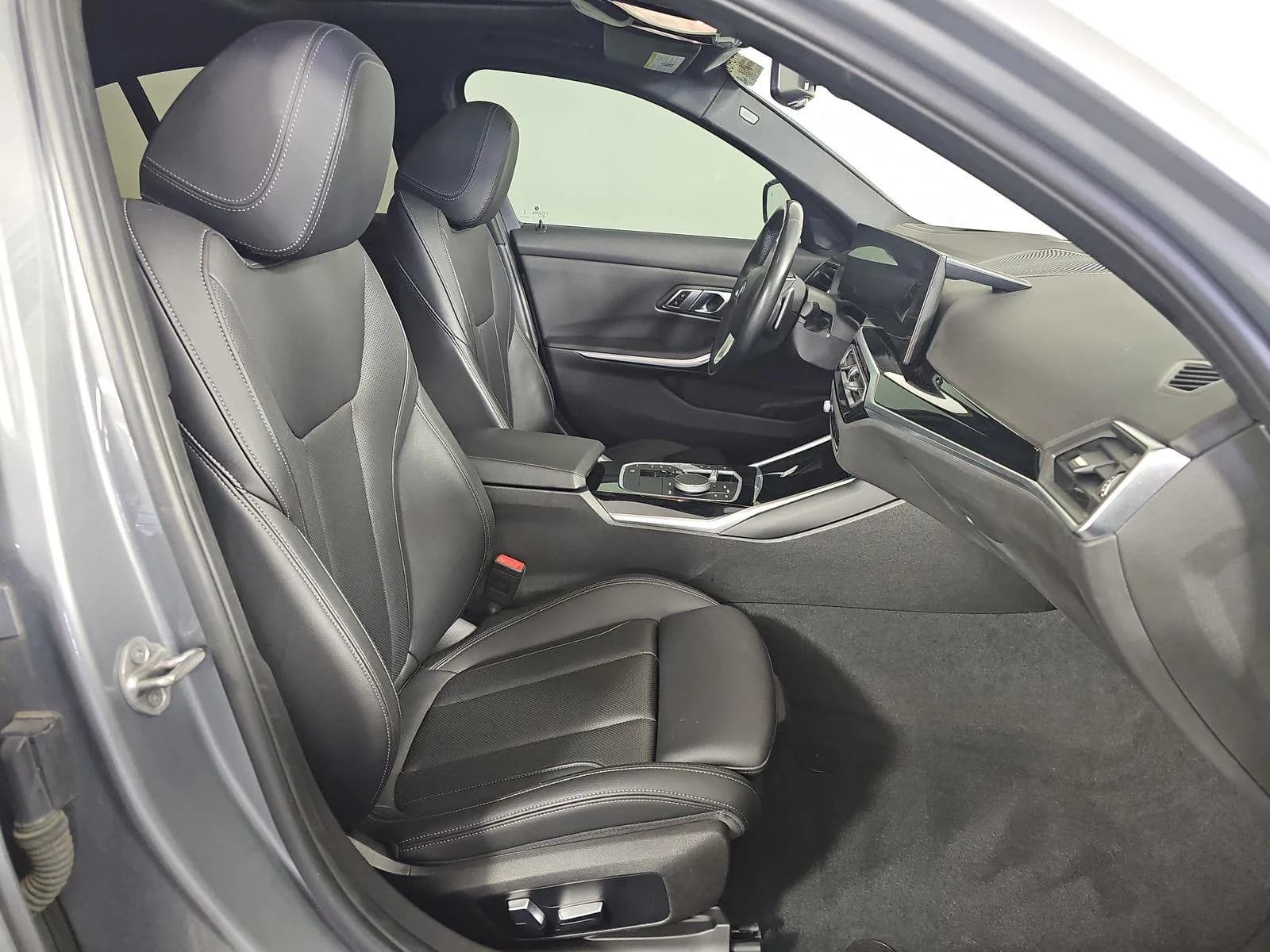 BMW 3 Series 330i
