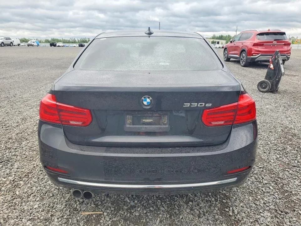 BMW 330E