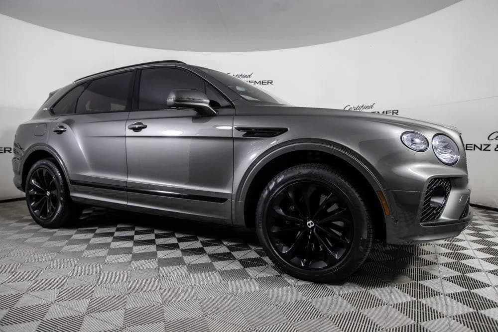 Bentley Bentayga V8 — фото 1
