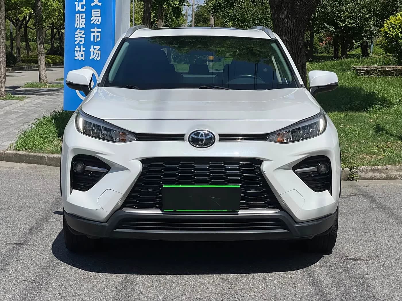 Toyota 2.0L CVT Front-Wheel Drive Luxury Edition — фото 3