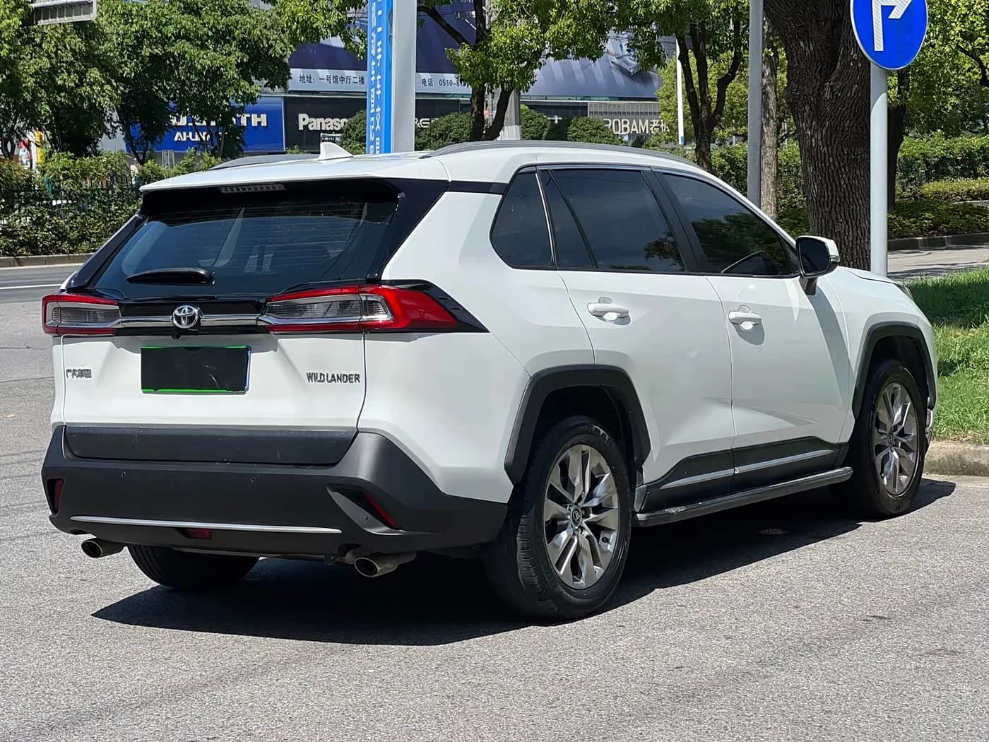 Toyota 2.0L CVT Front-Wheel Drive Luxury Edition