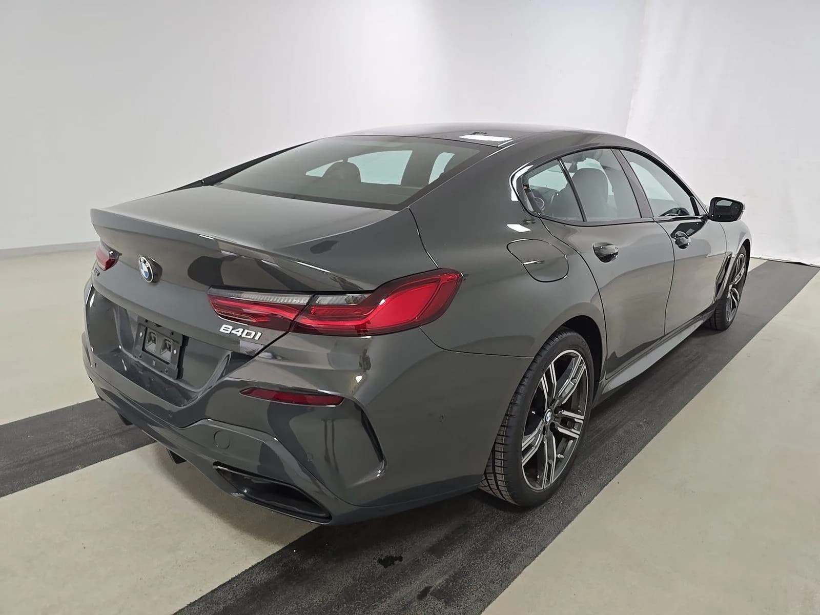BMW 8 Series 840i xDrive — фото 4