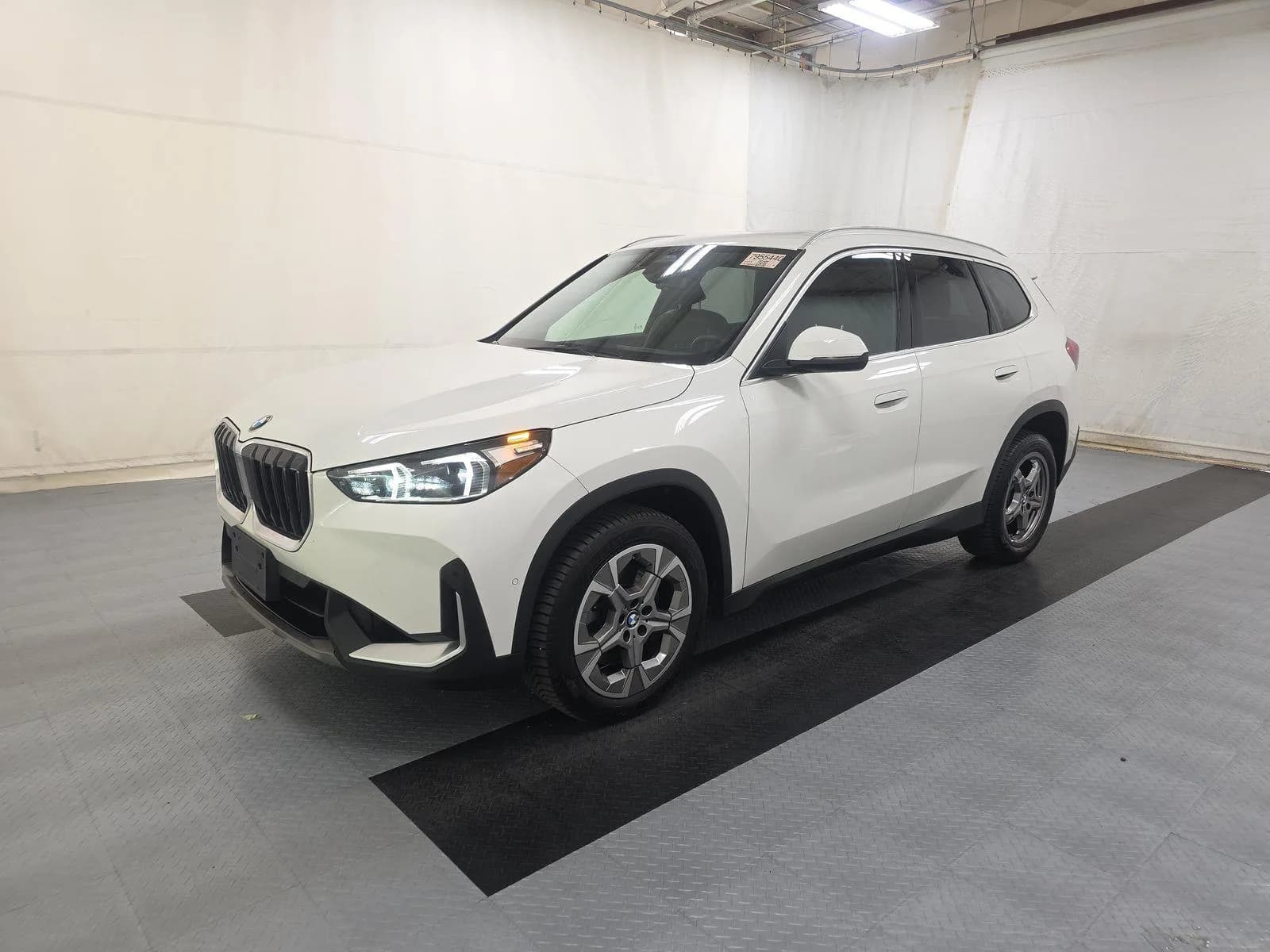 BMW X1 Xdrive28i — фото 1
