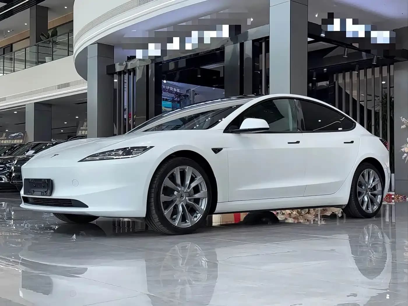 Tesla 3 Long Range All-Wheel Drive — фото 1