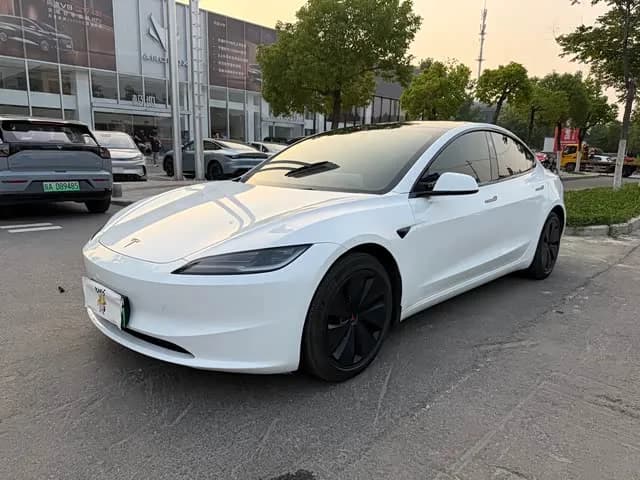 Tesla 3 Long Range All-Wheel Drive