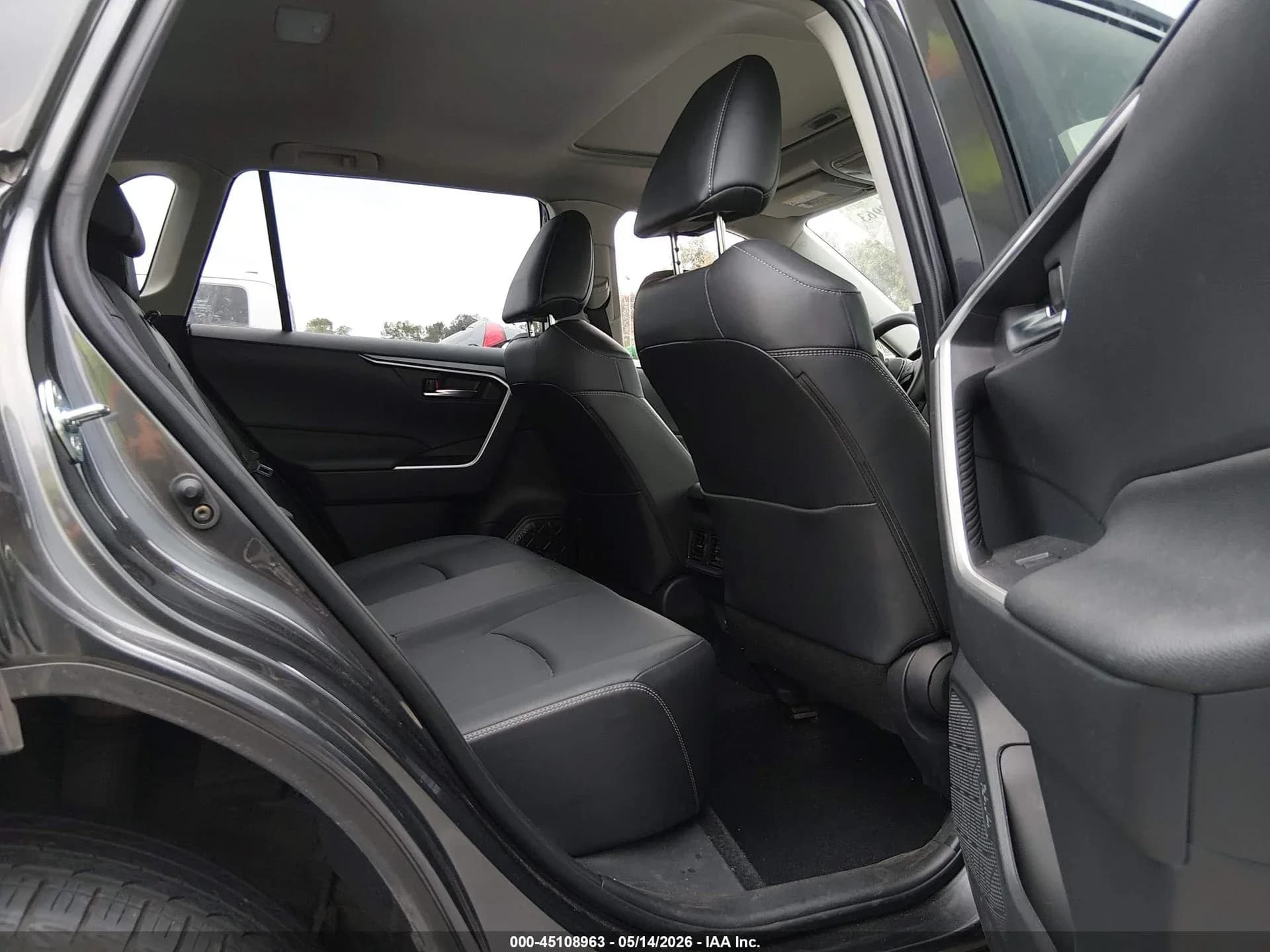 TOYOTA RAV4 XLE PREMIUM