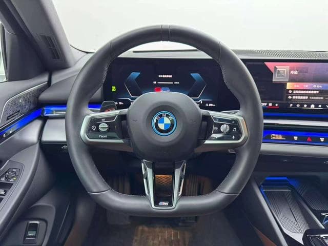 BMW i5 eDrive35L