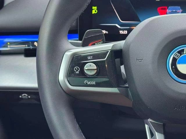 BMW i5 eDrive35L