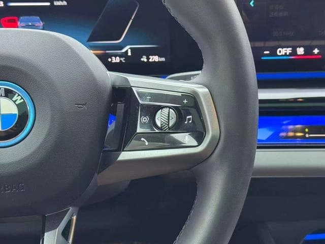 BMW i5 eDrive35L