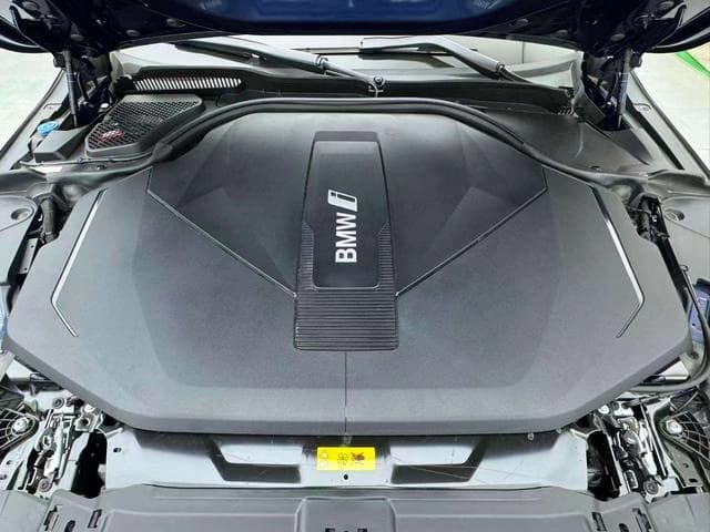 BMW i5 eDrive35L