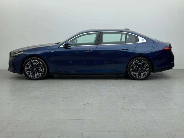 BMW i5 eDrive35L — фото 3