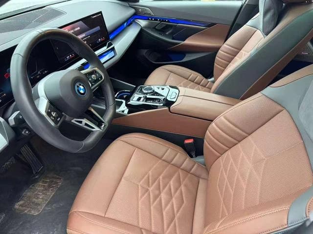 BMW i5 eDrive35L