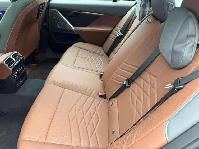 BMW i5 eDrive35L
