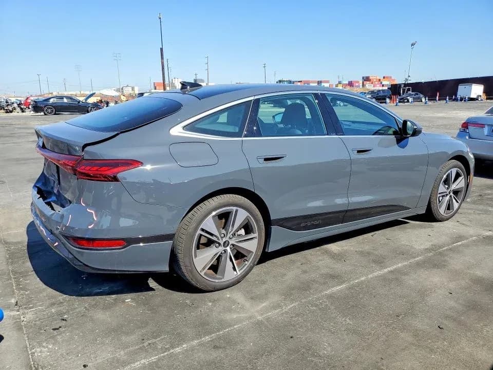 AUDI A6 E-tron Premium Plus 55 — фото 3