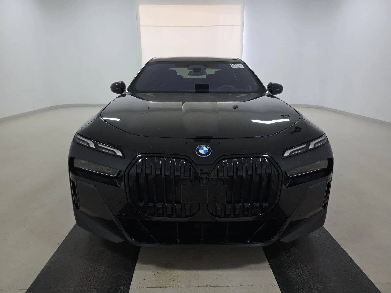 BMW i7 xDrive60 — фото 3