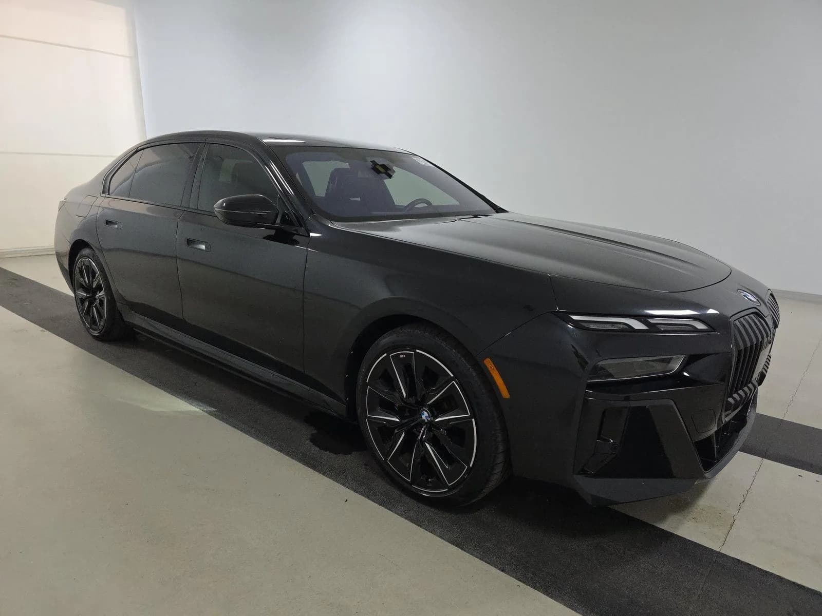 BMW i7 xDrive60 — фото 2