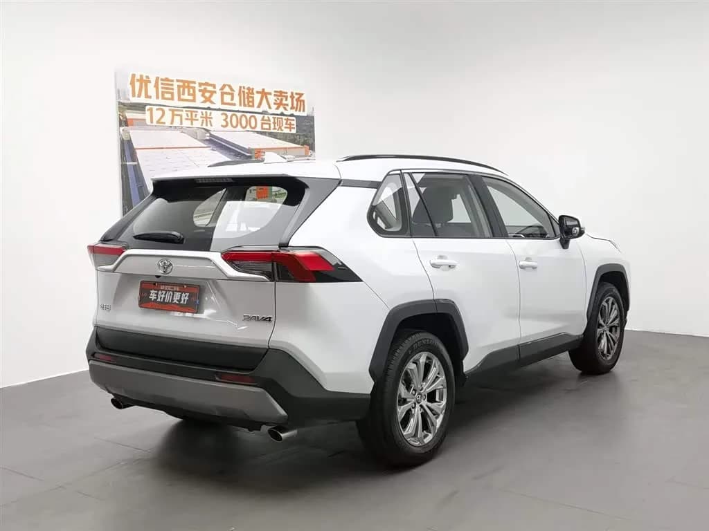 Toyota Rongfang 2.0L CVT 2WD 20th Anniversary Platinum Edition — фото 3