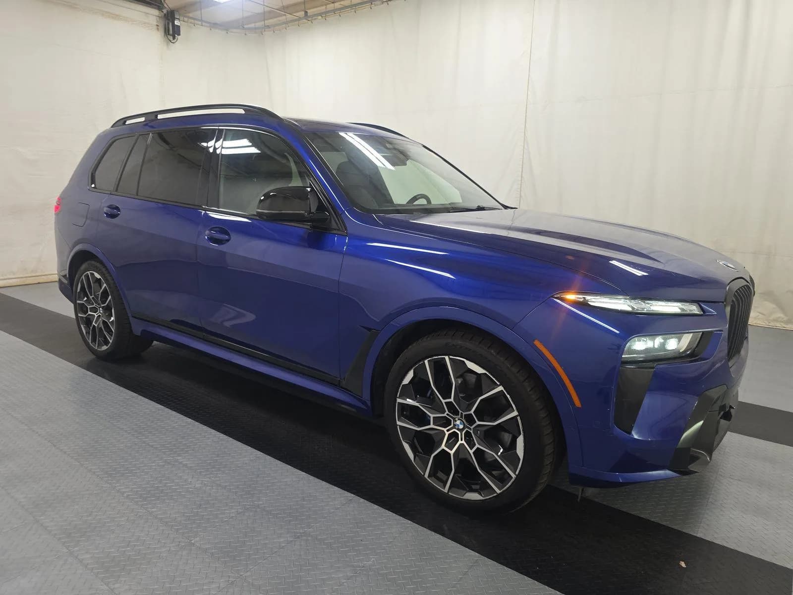 BMW X7 M60i — фото 4