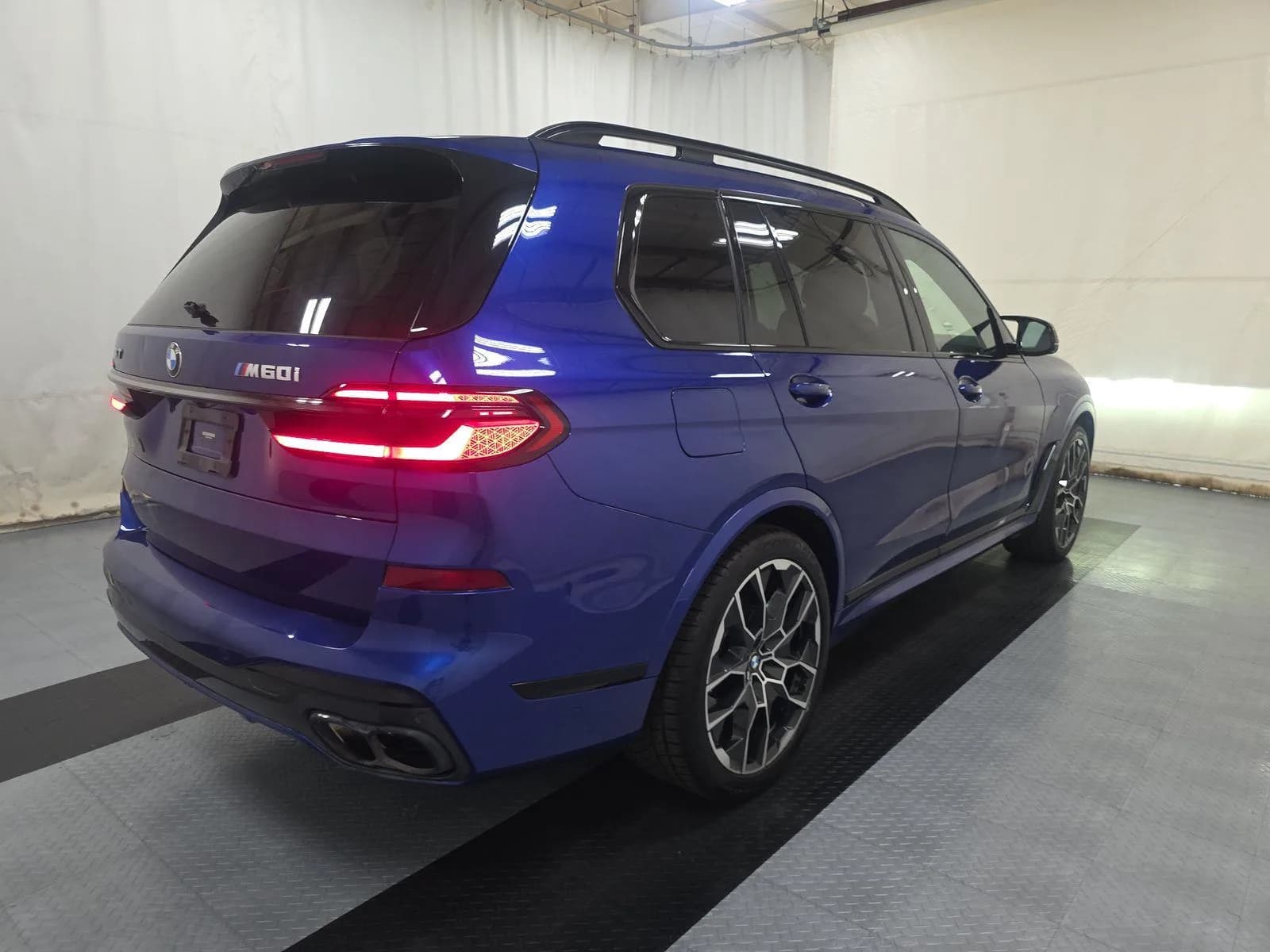 BMW X7 M60i — фото 5