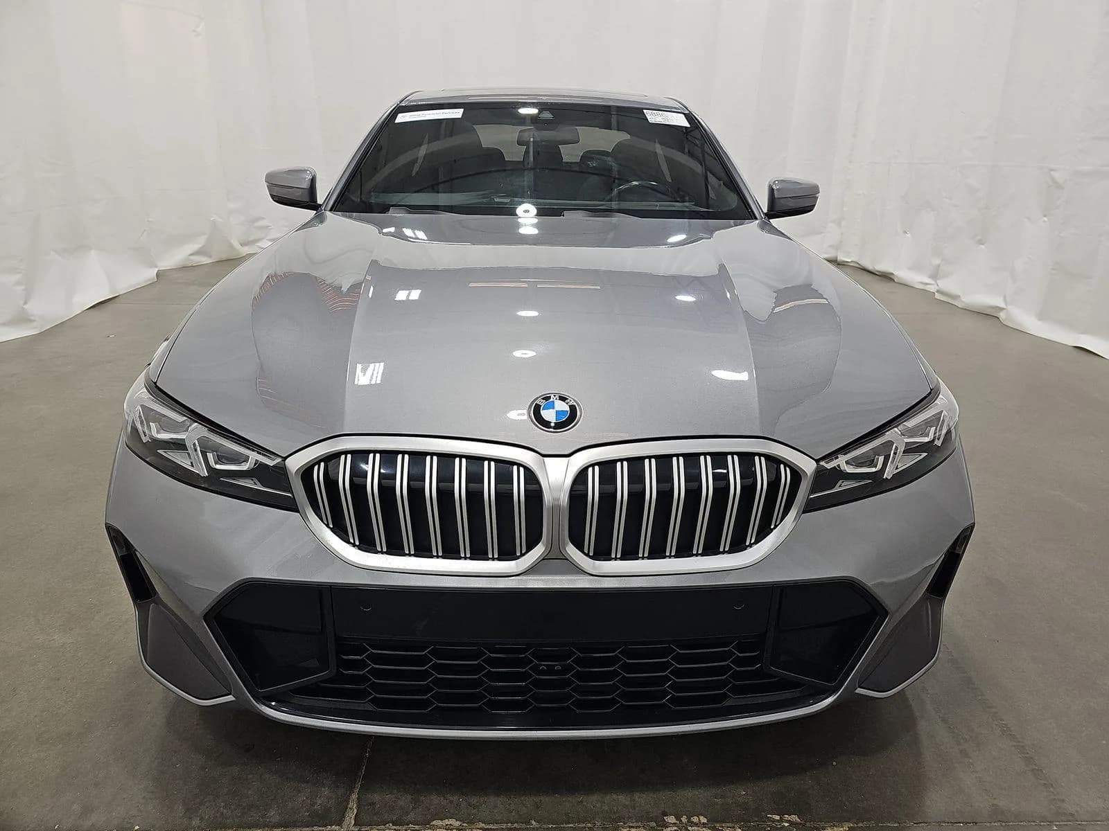 BMW 3 Series 330i — фото 2