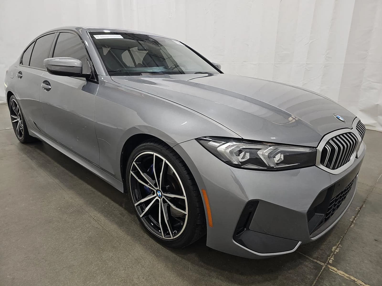 BMW 3 Series 330i — фото 3