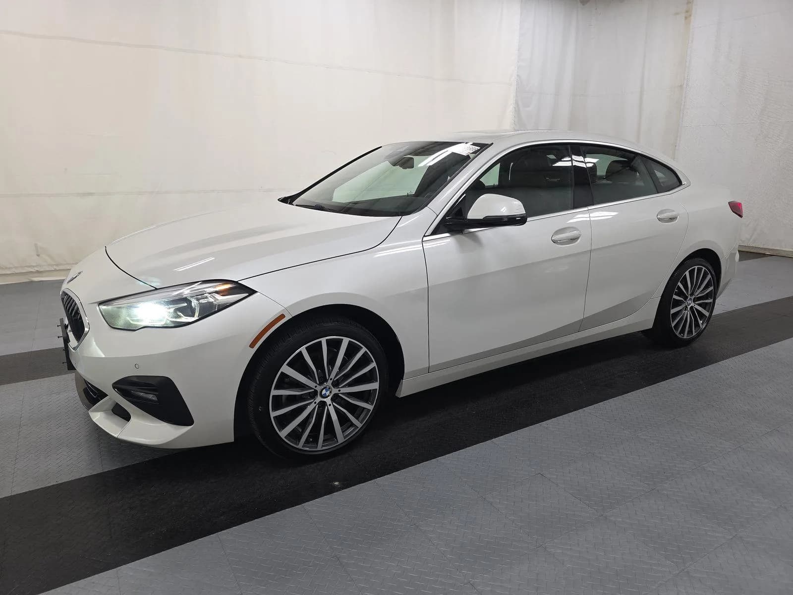 BMW 2 Series 228i xDrive — фото 1