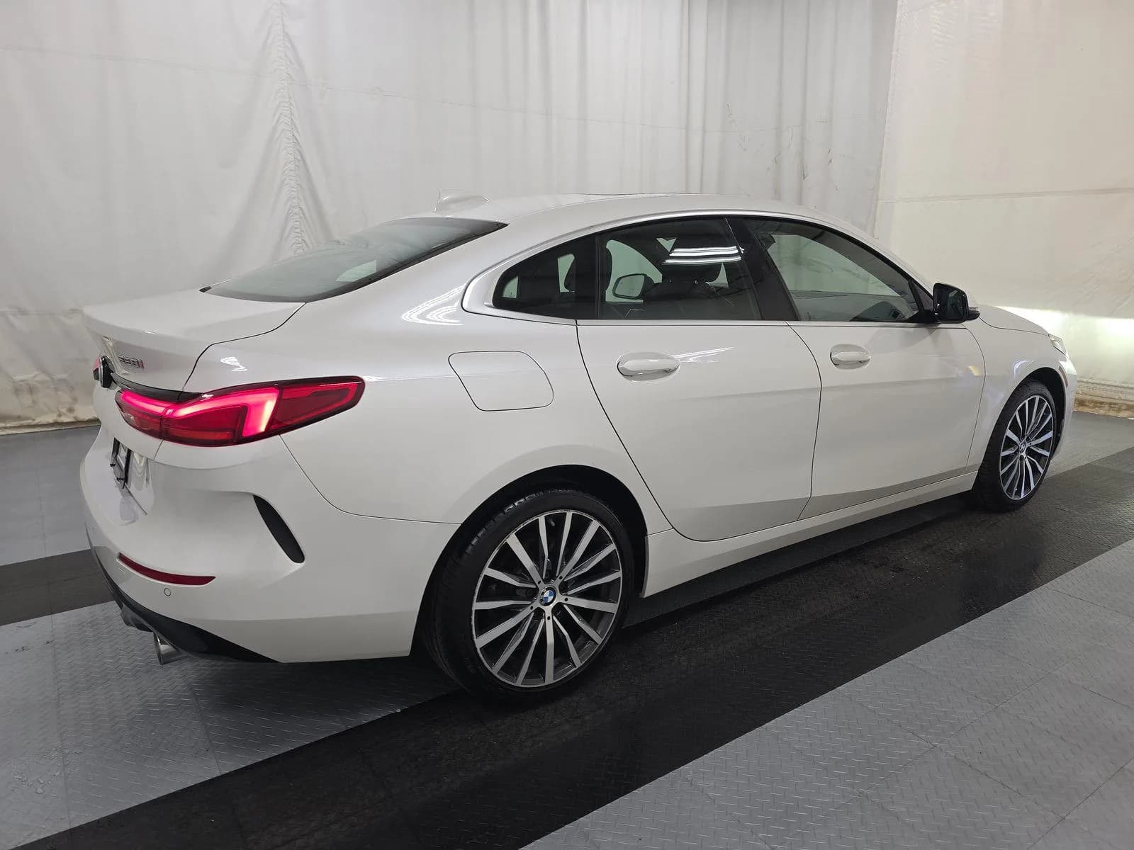 BMW 2 Series 228i xDrive — фото 4