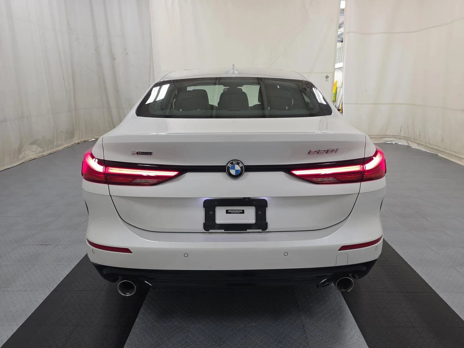 BMW 2 Series 228i xDrive — фото 5