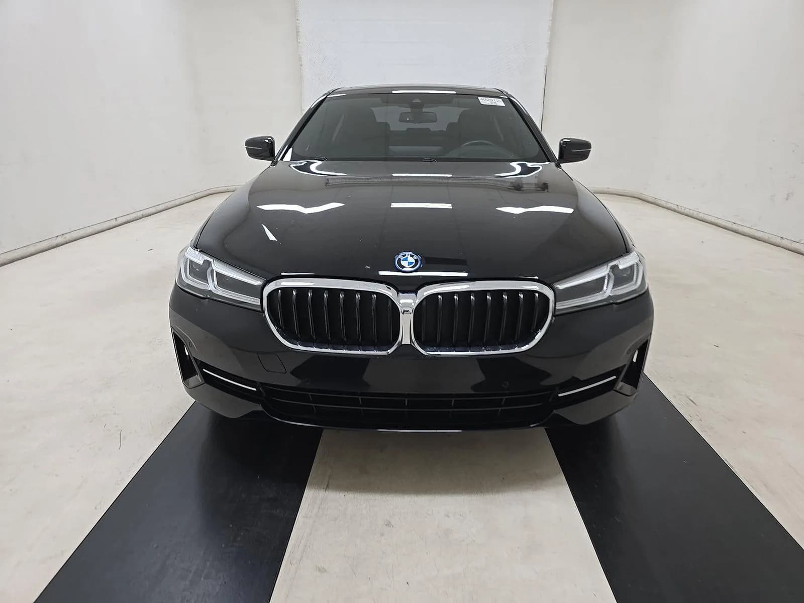BMW 5 Series 530e — фото 5