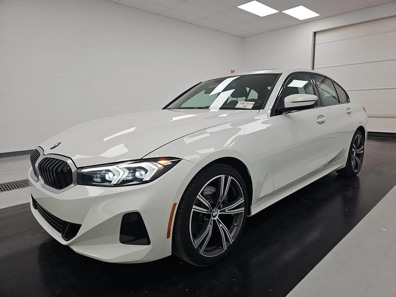 BMW 3 Series 330i xDrive — фото 1