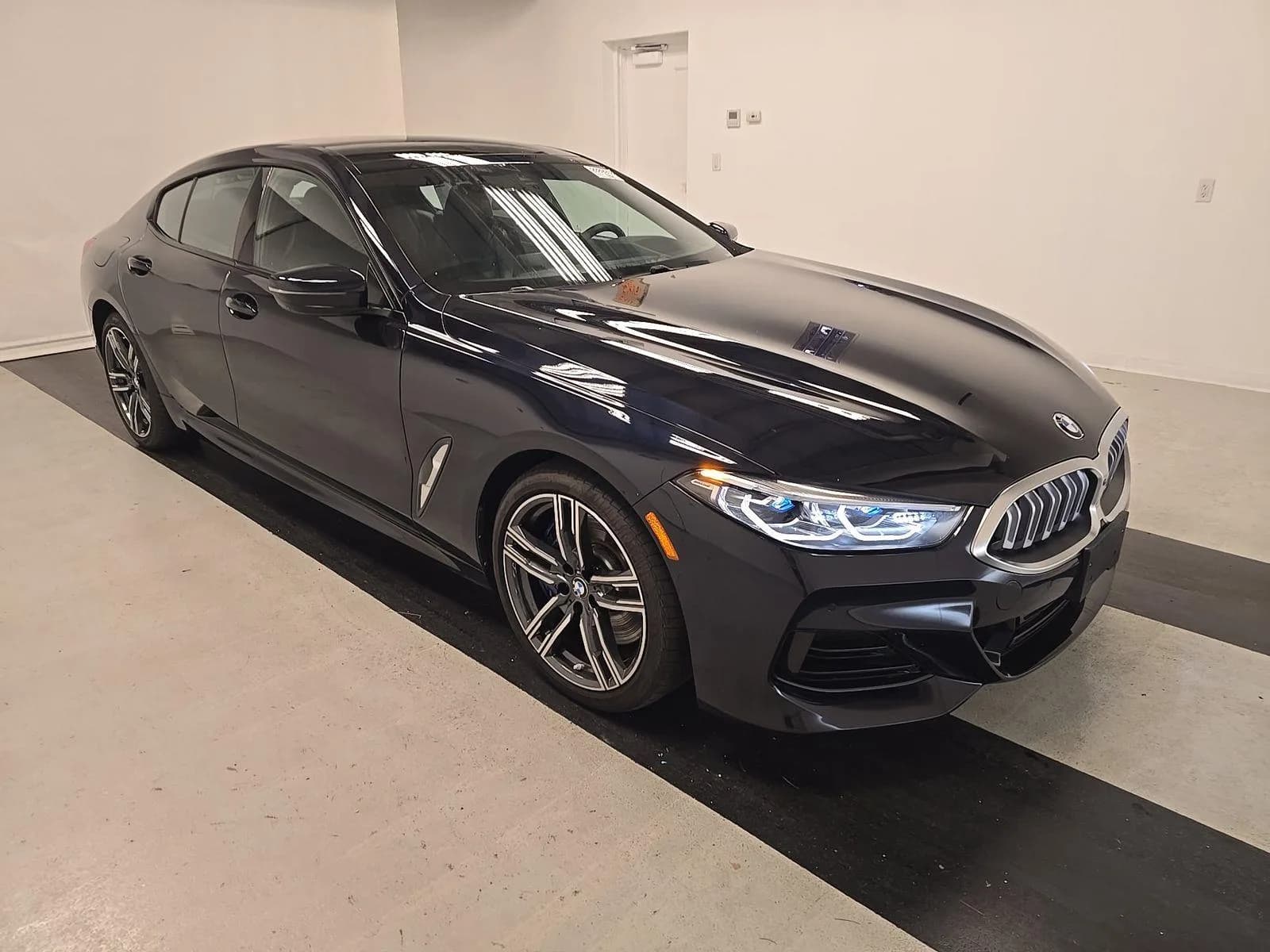 BMW 8 Series 840i xDrive — фото 3