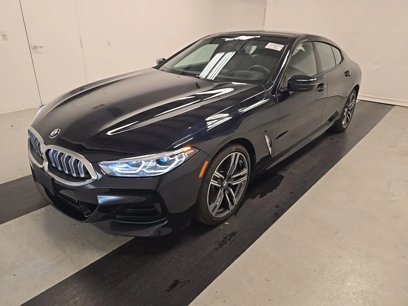 BMW 8 Series 840i xDrive — фото 1