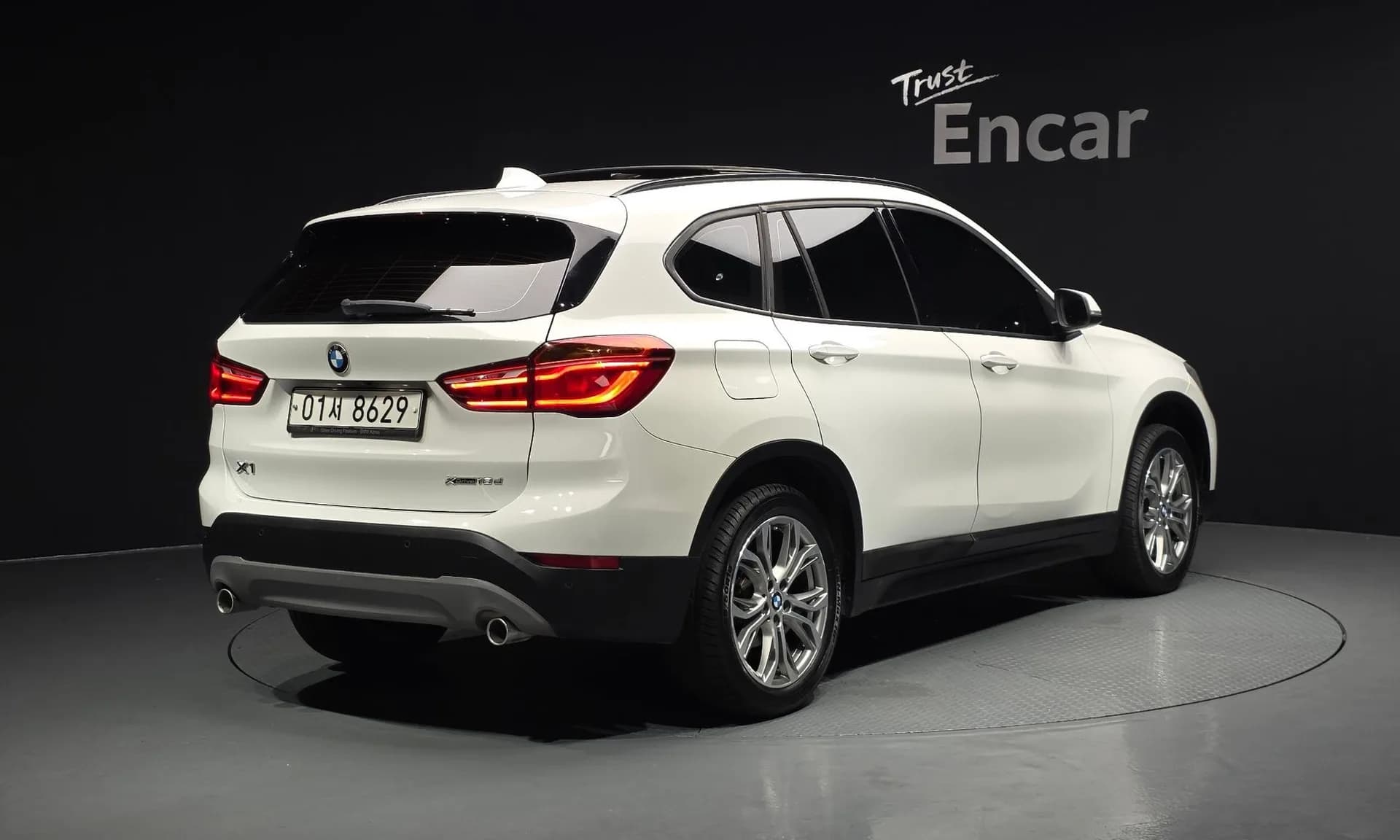 BMW X1 xDrive 18d — фото 3