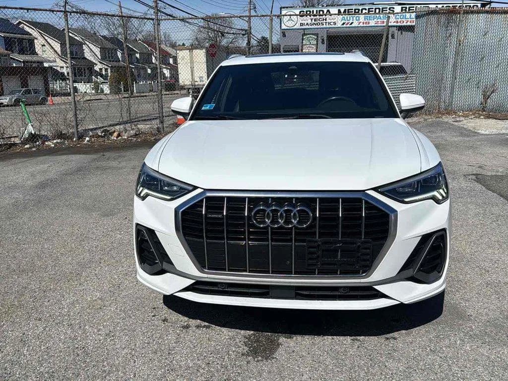 Audi Q3 Premium 45 TFSI S line quattro Tiptronic — фото 2