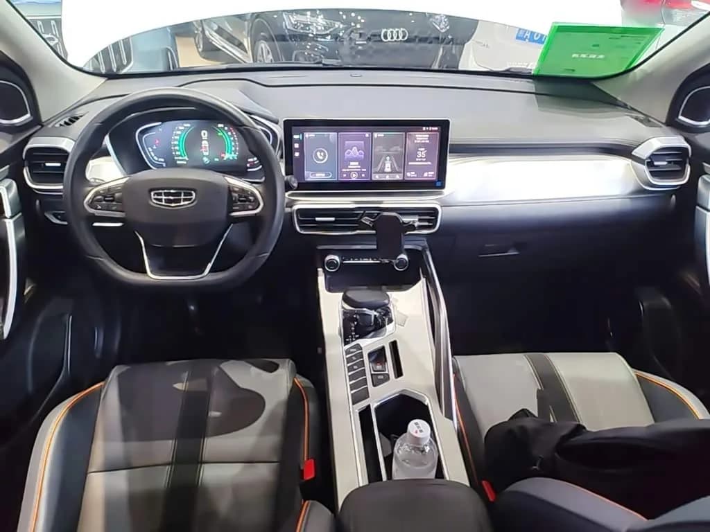 Geely Binyue (Coolray) 1.5T DCT Diamond Edition — фото 3