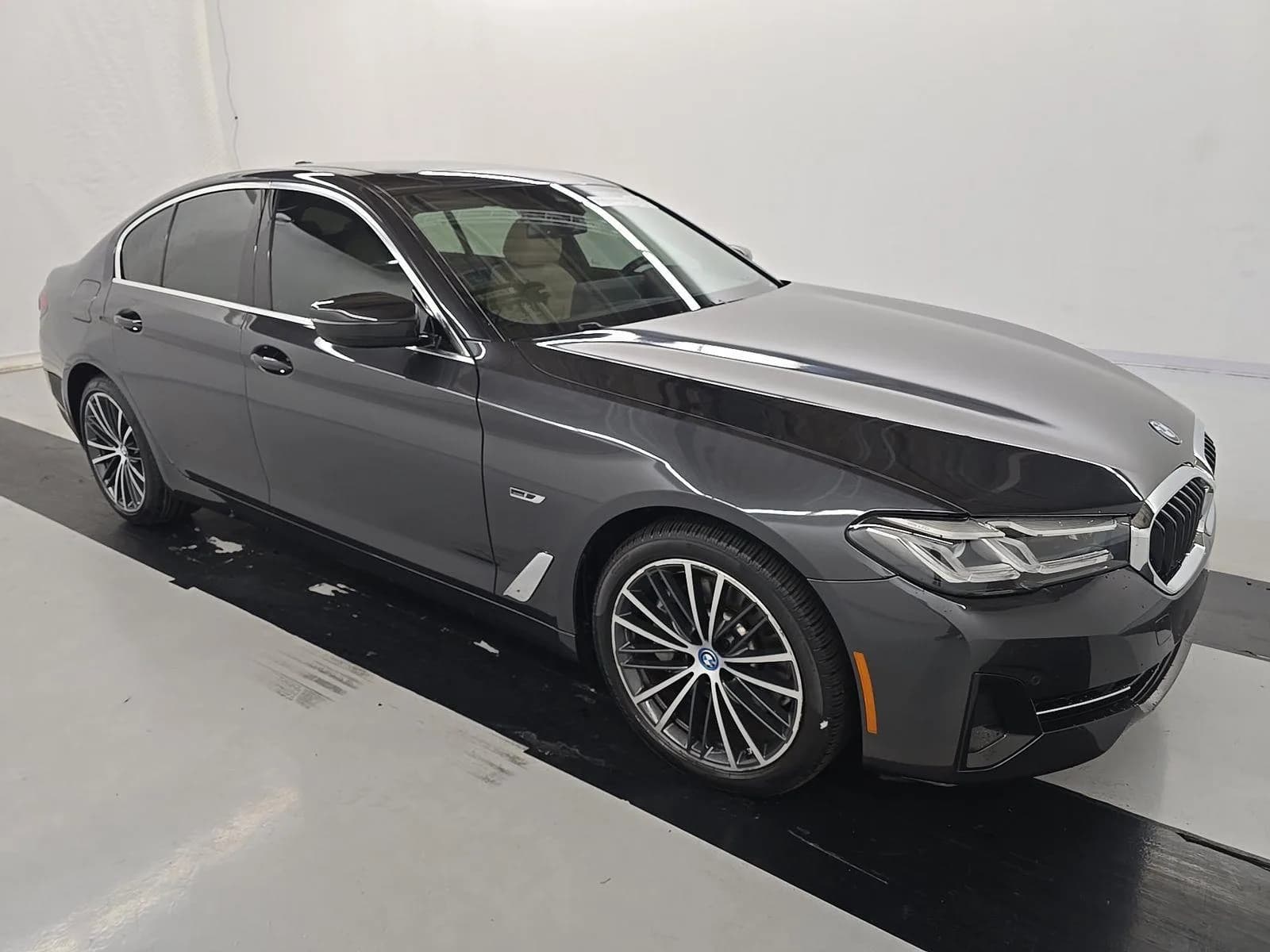 BMW 5 Series 530e — фото 2