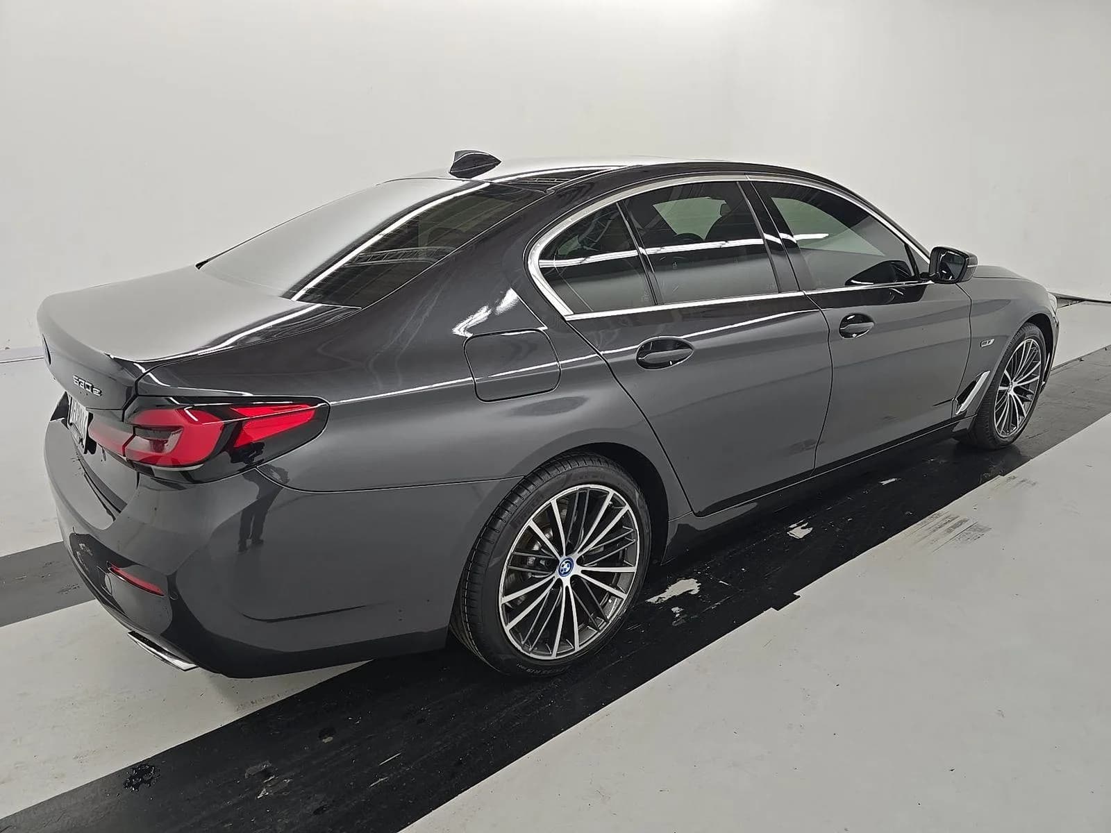 BMW 5 Series 530e — фото 3